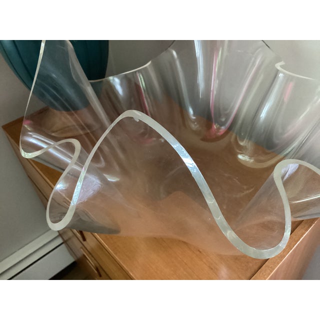1970s Modern Acrylic Handkerchief Edge or Wavy Shape Bowl For Sale - Image 9 of 13