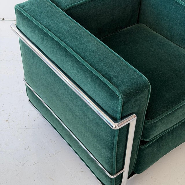 1980s Lc2 Petite Chairs by Le Corbusier, Pierre Jeanneret, and Charlotte Perriand for Cassina For Sale In Chicago - Image 6 of 8