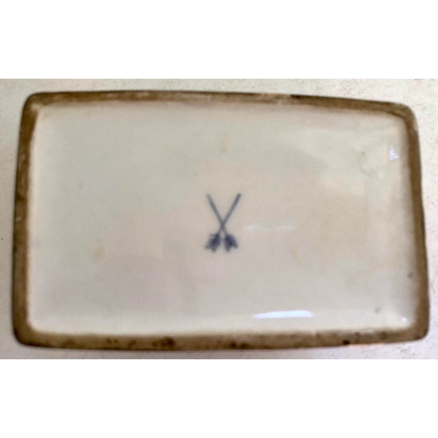 19th C. French Parisian Putties Porcelain Box For Sale - Image 4 of 9