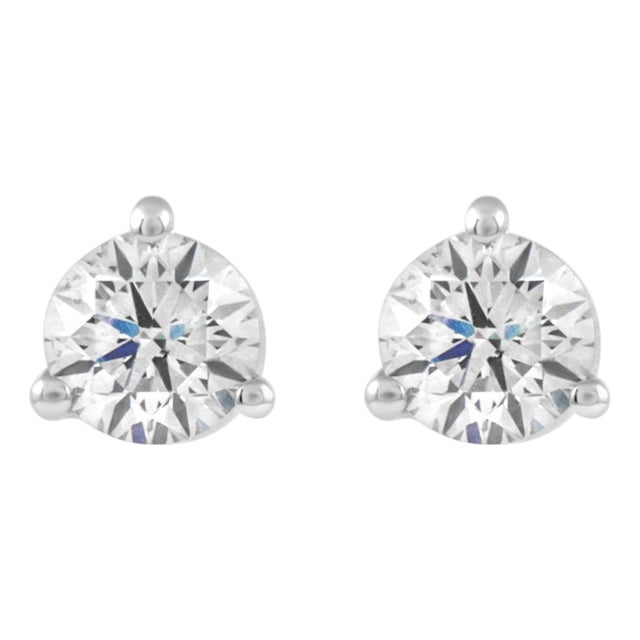 Alexander Beverly Hills 0.87 Carat Diamond 3-Prong Stud Earrings 18k White Gold For Sale