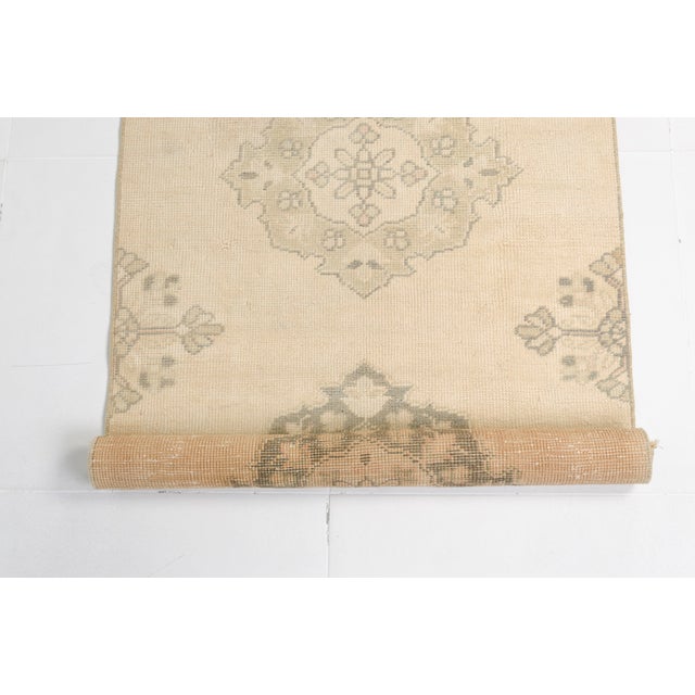 1960s Neutral Modern Farmhouse Decor Rug For Sale - Image 9 of 9