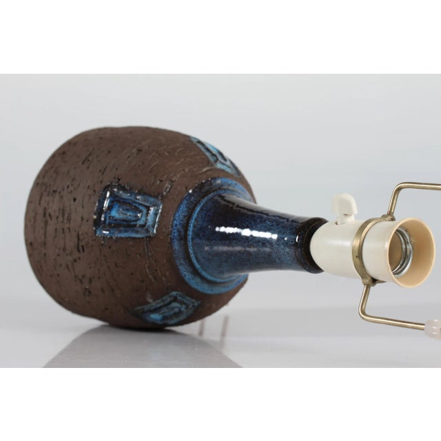 Brown Brutalist Brown and Blue Ceramic Table Lamp by Fridtjof Sejersen for Sejer Ceramic, Denmark, 1970s For Sale - Image 8 of 10