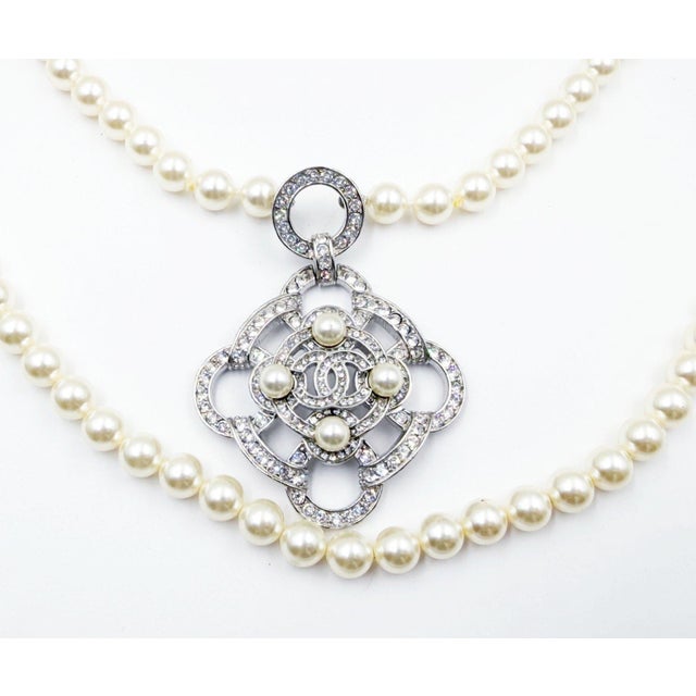 Chanel Chanel Silver Argyle Crystal Pendant 2 Strand Pearl Necklace For Sale - Image 4 of 6