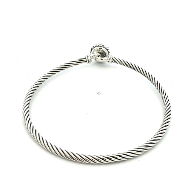 1990s David Yurman Peridot Cuff Bangle 7.5" Sterling Silver 3mm Estate For Sale - Image 4 of 8