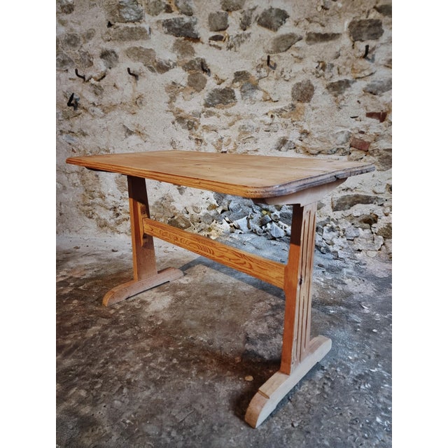 French Bistro Table in Pine, 1930s For Sale - Image 4 of 15