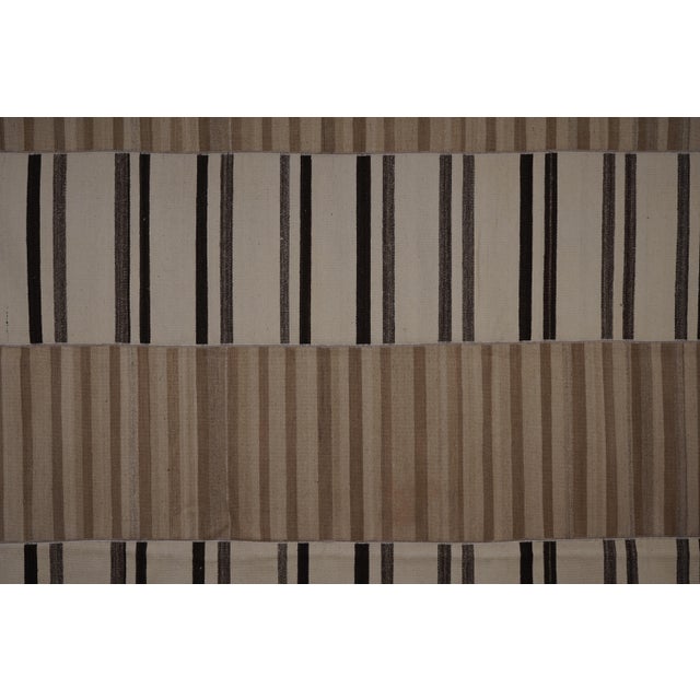 Mid-20th Century Handmade Turkish Flatweave Kilim Gallery Rug 9'2'' X 10'2'' For Sale - Image 6 of 10