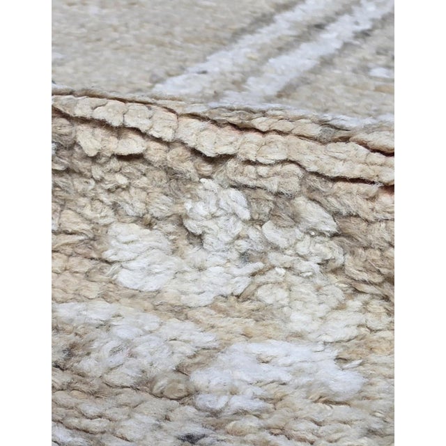 Mid-Century Modern Vintage Honey Beige Moroccan Rug - 10.3 X 5.4 Ft For Sale - Image 3 of 6