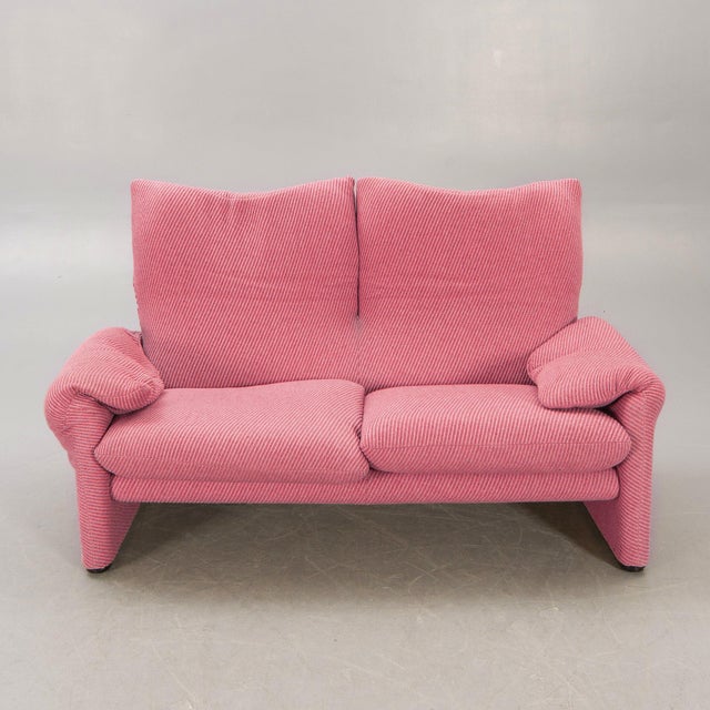 Vico Magistretti Maralunga Two-Seat Sofa by Vico Magistretti for Cassina For Sale - Image 4 of 6
