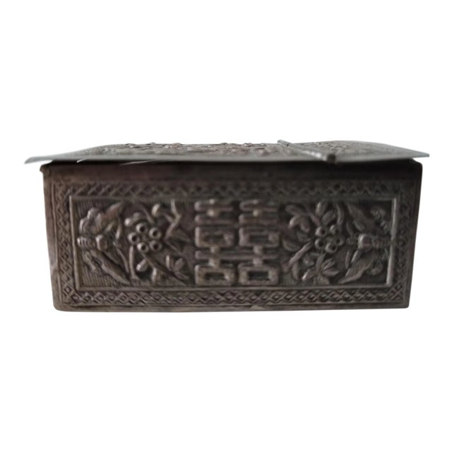 Vintage Silver Mirrored Makeup Compact For Sale