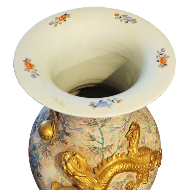 Chinese 20th Century Chinese Cantonese Rose Medallion Vase With Gold Dragons For Sale - Image 3 of 9