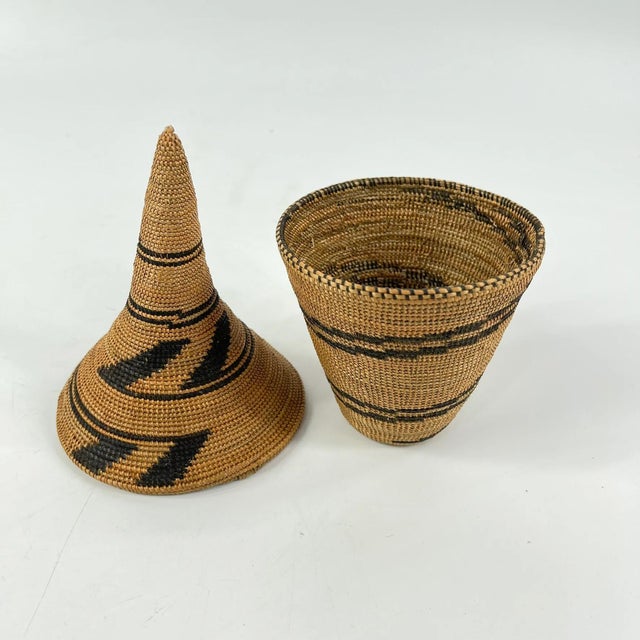 Early 20th Century Tutsi Tight Weave Basket with Lid Rwanda For Sale - Image 9 of 10