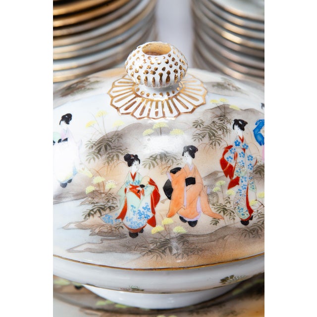 The dinnerware set consists of 81 pieces, all hand-painted. Each piece is signed "made by Izo". 20 dinner plates: 24.2 cm...