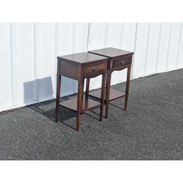 Traditional Dixie Vintage Mid Century Federal Style Mahogany Tiered Bedside Table - A Pair For Sale - Image 3 of 10