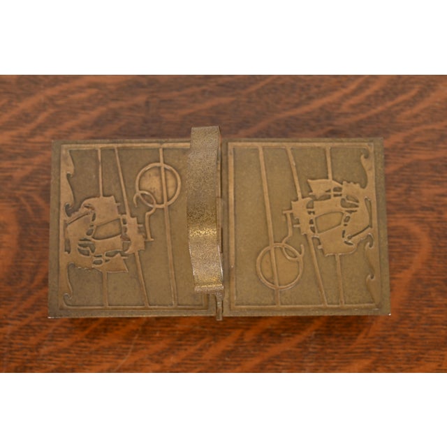 Early 20th Century Silver Crest Arts & Crafts Nautical Bronze Humidor Cigar Box With Handle For Sale - Image 5 of 12