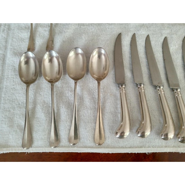 Mid-Century Modern Vintage Cooper Bros England Queen Anne Pistol Handle Silverplate Flatware Service Set 44 PCS For Sale - Image 3 of 10