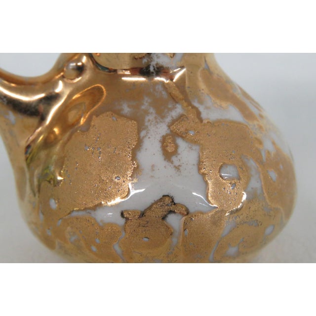Pocono Crest Mini Ceramic Pitcher 22k Weeping Gold Gilt Souvenir Pottery 4949b For Sale - Image 4 of 12