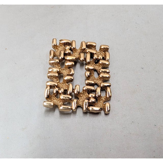 Napier Vintage 1971 Signed Napier Modernist Goldtone Brooch For Sale - Image 4 of 8