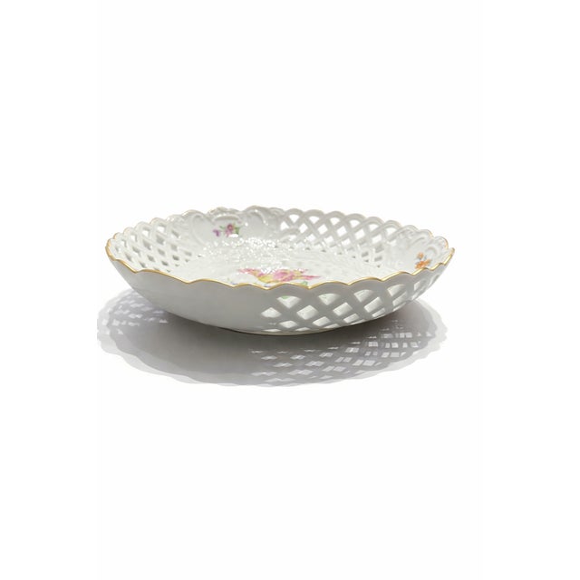 Reticulated Porcelain Centerpiece Plate with Floral Decoration from Meissen Porcelain, 1970s For Sale - Image 4 of 11