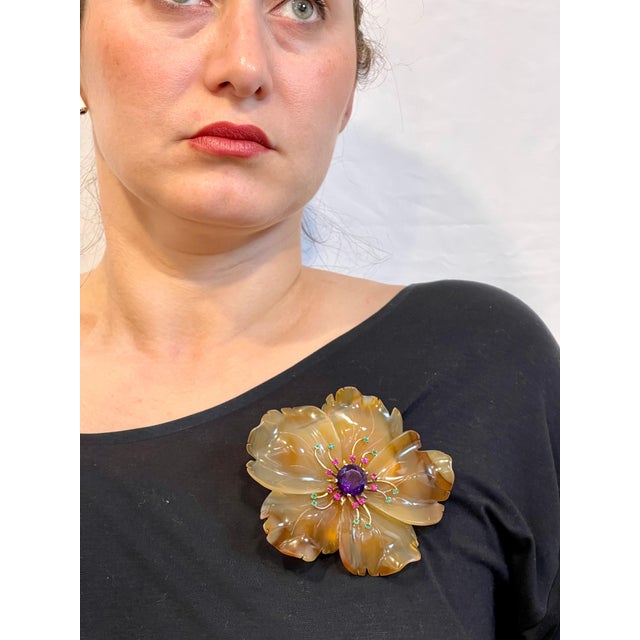 400 Carat Natural Agate, Amethyst, Ruby and Emerald Big Flower Pin 14K Gold For Sale - Image 14 of 18