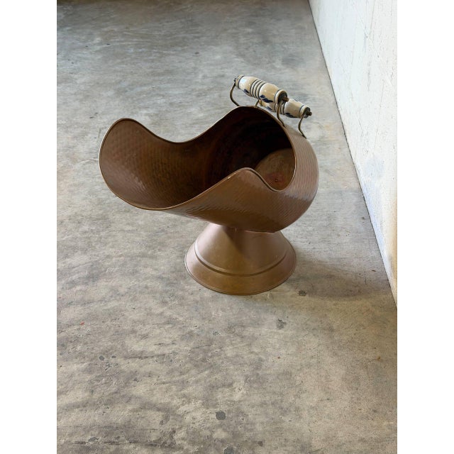 Hammered Copper Firewood Holder With Ceramic Handles Vintage Mid-Century Modern 1960s For Sale - Image 4 of 11