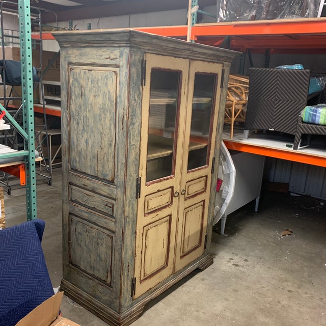 This classic woodland armoire is in great condition! Woodland is known for making only the best of the best quality...