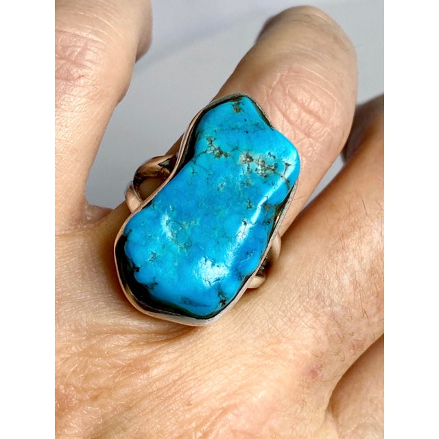 * Organic Genuine Arizona Blue Turquoise Statement Ring in Sterling Silver, Vintage Estate, Size 7 For Sale - Image 9 of 11