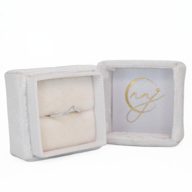 Modern Diamond Chevron Ring – Dainty Solid Gold, Minimalist Stackable Wedding Band, Size 6.75 For Sale - Image 3 of 7