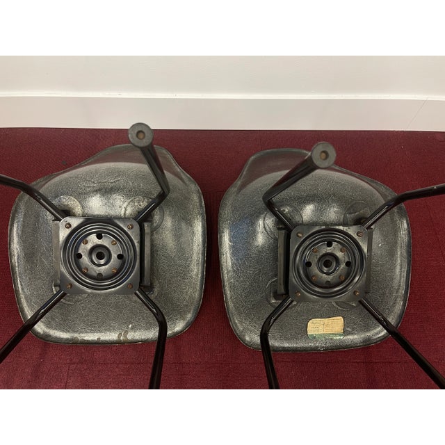 Pair of Vintage Mid-Century Modern Douglas Fiberglass Chairs 1960 For Sale - Image 11 of 12