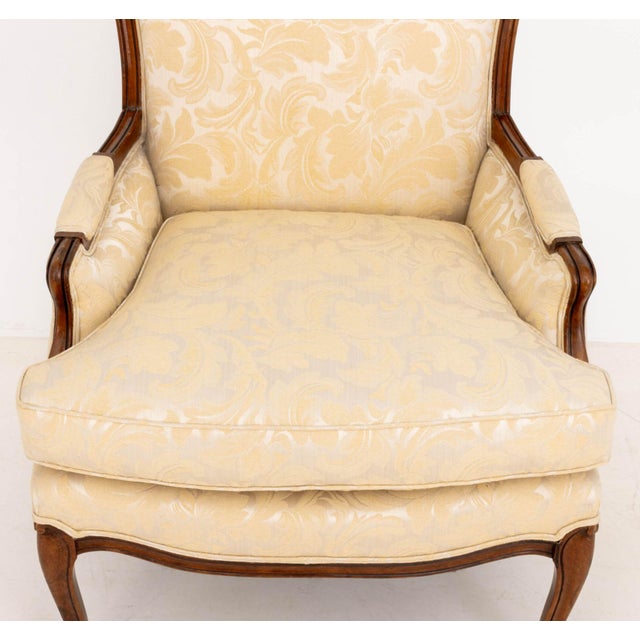 Louis XV Style White Silk Damask Upholstered Walnut Bergere For Sale - Image 4 of 9