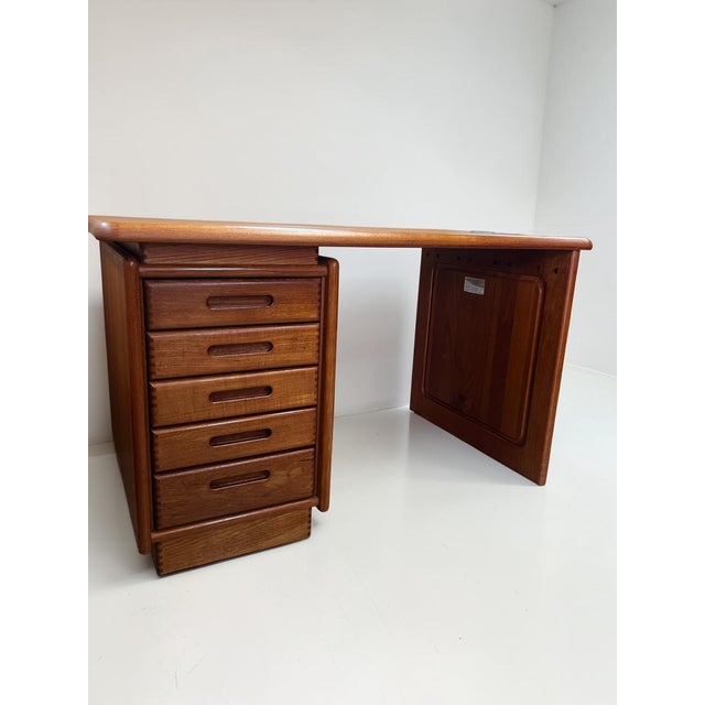 An exceptionally high-quality vintage desk from the Danish manufacturer Salin Møbler (Nyborg, Denmark), crafted from solid...
