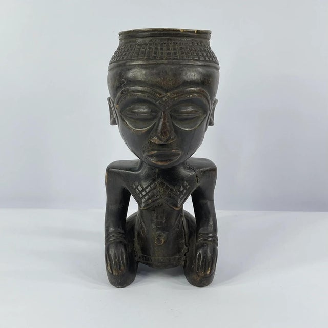 African Early 20th Century Kuba Figural Cup For Sale - Image 3 of 9