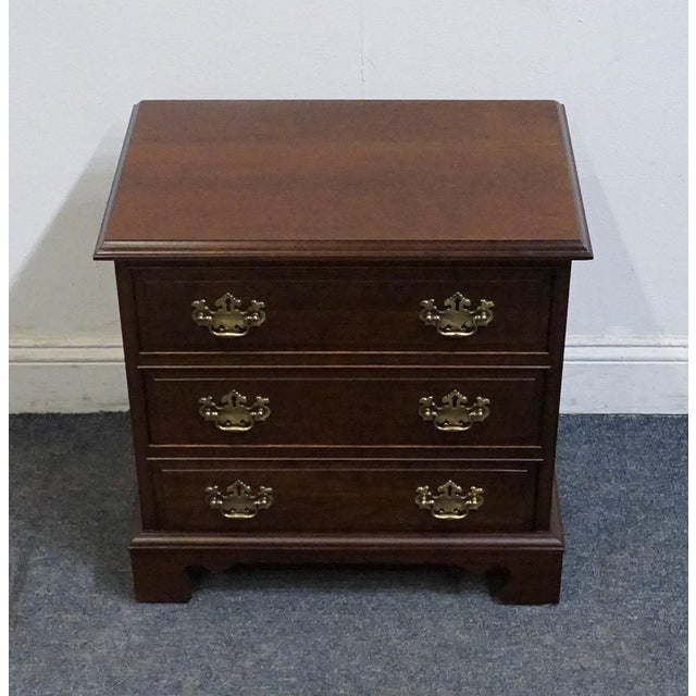 Traditional Pennsylvania House Solid Mahogany Traditional Style 22" Chairside Chest / Accent End Table For Sale - Image 3 of 12