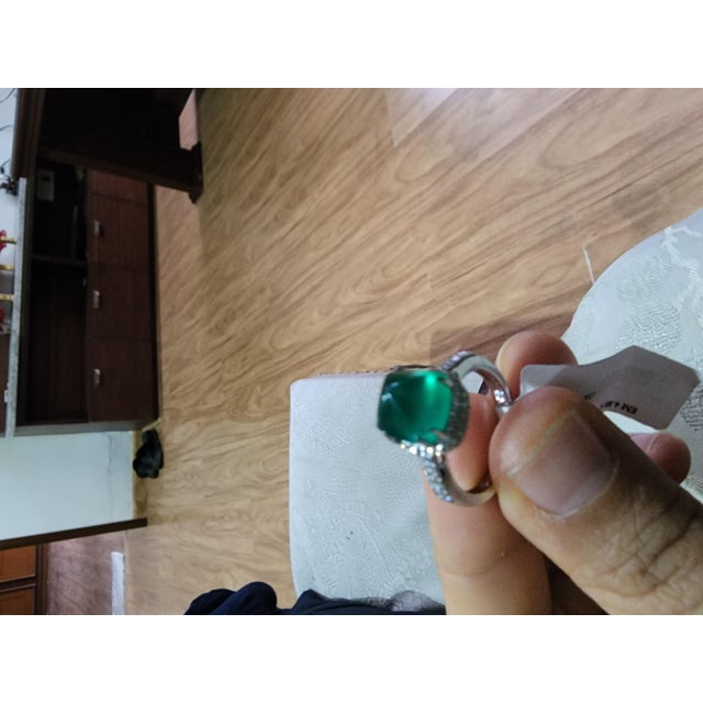 Natural Zambian Emerald Sugarloaf Caboshan 4.88 Carats / Diamonds 0.75 Carats, Size 6 For Sale In New York - Image 6 of 6