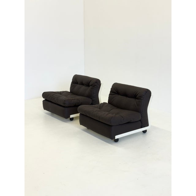 These Amanta armchairs, designed by Mario Bellini for C&B Italia, are an iconic example of Italian design. The chair...