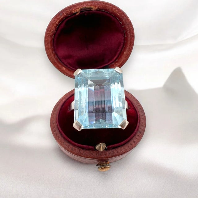 Contemporary Vintage Cocktail Ring 18K Gold and Aquamarine, Size 5.75 For Sale - Image 3 of 8