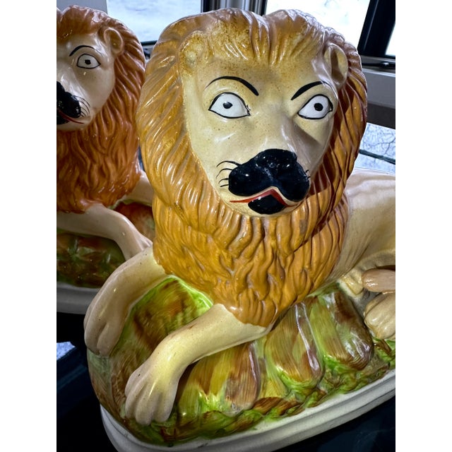 Mid 19th Century Pair of 19th Century Staffordshire Lions From England For Sale - Image 5 of 9