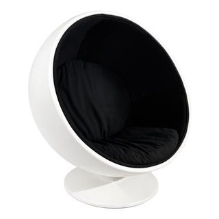 Space Age Egg Pod Chair with Sculptural Pedestal Base, 1960s For Sale
