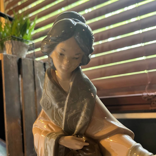 Ceramic Nao by Lladrò "Japanese Mother and Daughter" Figurine (Model #0279) For Sale - Image 7 of 11