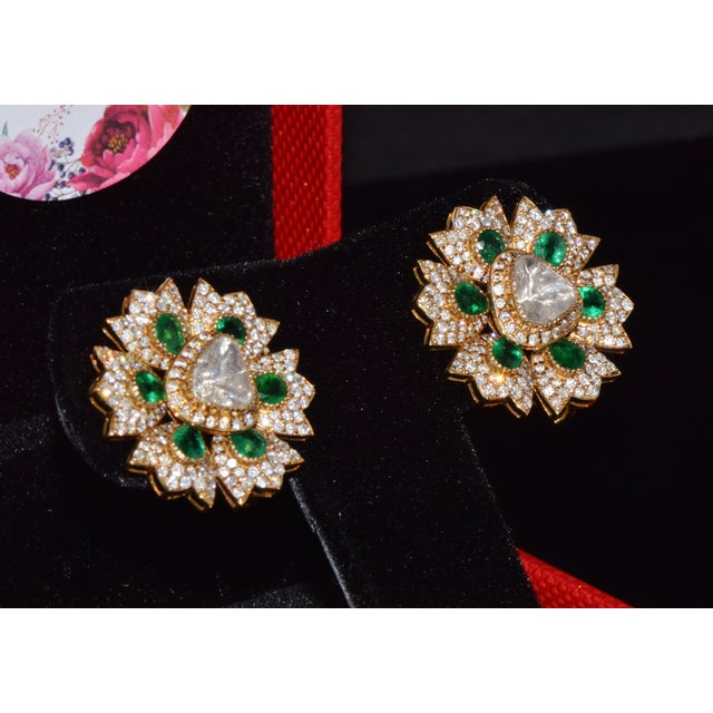 Late 20th Century Pair of Estate Natural 6.40cts Diamond & Emerald Solid 18k Gold Floral Earrings For Sale - Image 12 of 13