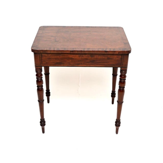 A wonderful antique Georgian period side table, made in England and dating from around the 1820-1830 period. It is of...