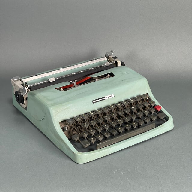 Vintage 1960s Sea Green Olivetti Underwood Lettera 32 ...