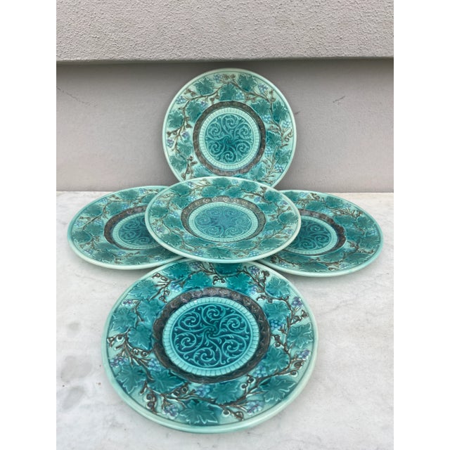 Late 19th Century Majolica Grape Plate Villeroy & Boch, Circa 1890 For Sale - Image 5 of 7