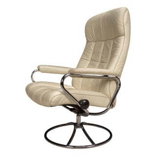 1990s Ekornes Stressless Recliner Chair Cream Leather Chrome Base Medium Norway For Sale