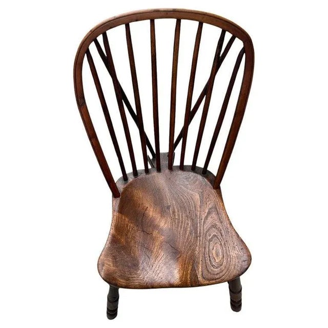This early 18thc hand carved & crafted Bow back Windsor chair in fine condition and sturdy.