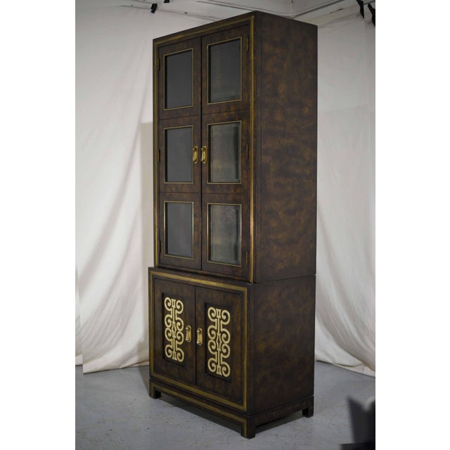Mastercraft 1970s Vintage Mastercraft William Doezema Burled Amboyna Wood and Brass Curio Display Cabinet For Sale - Image 4 of 11