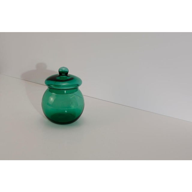 1960s Empoli Vetro Verde Glass Apothecary Jar with Lid, Italy, 1960s For Sale - Image 5 of 10
