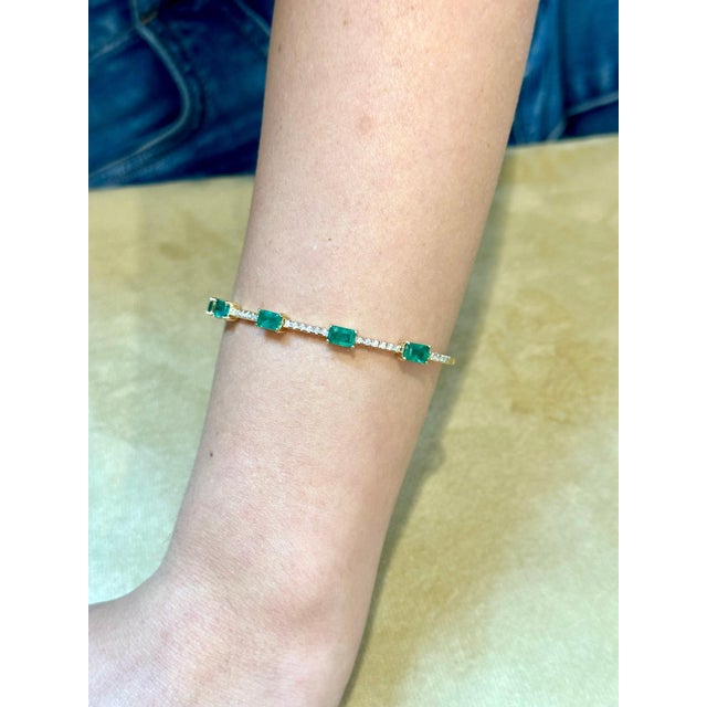 3 Carat Natural Brazilian Emerald & Diamond Bangle Bracelet 14 Karat White Gold For Sale - Image 13 of 18