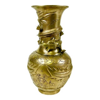 Antique Quin Dynasty Boho Chic Chinoiserie Bronze Three Lizards Vase For Sale