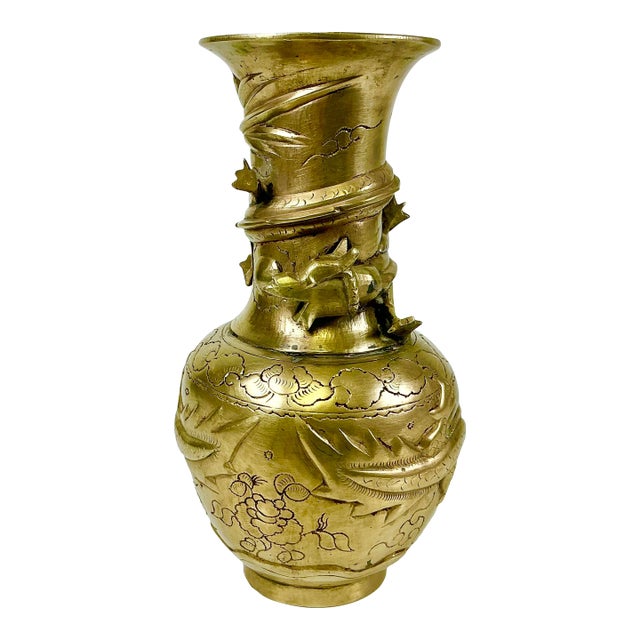 Antique Quin Dynasty Boho Chic Chinoiserie Bronze Three Lizards Vase. For Sale