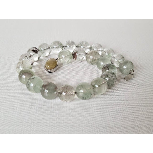 We are excited to present our newest addition to the collection - a stunning Phantom Quartz knotted necklace. Measuring...